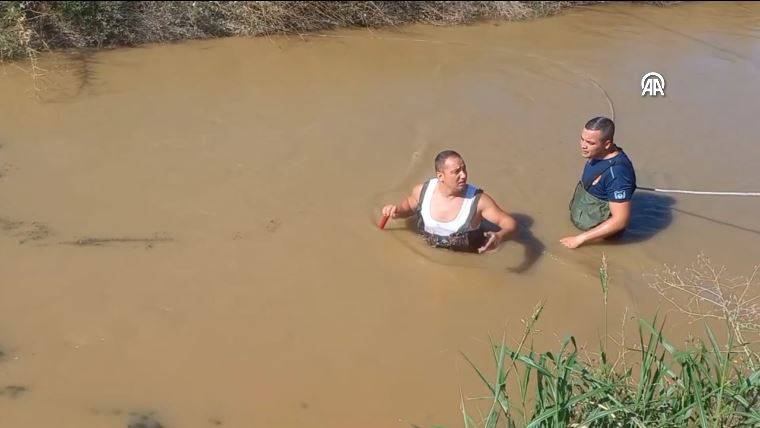 Sulama kanalında bir battı bir çıktı. Boğulma ihbarına giden ekipler şaşkına döndü 15